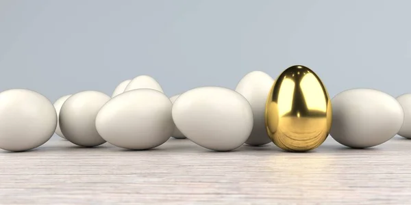 Złote jajko z naturalnymi jajami — Zdjęcie stockowe