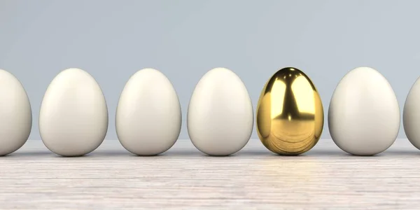 Huevo de oro con huevos naturales — Foto de Stock