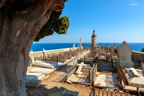 Tumbas Antiguas Cementerio Con Vistas Mar Mediterráneo Pequeña Ciudad Menton —  Fotos de Stock
