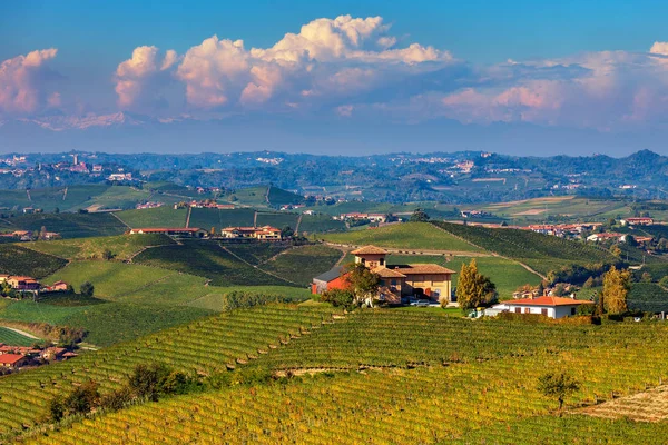 Rural House Hill Autumnal Vineyards Piedmont Northern Italy — Stock Photo, Image