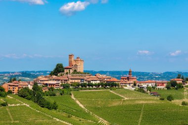 küçük bir kasaba tepedeki Piedmont, İtalya.