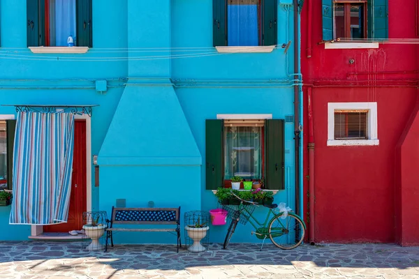 Farbenfrohe häuser von burano, italien. — Stockfoto