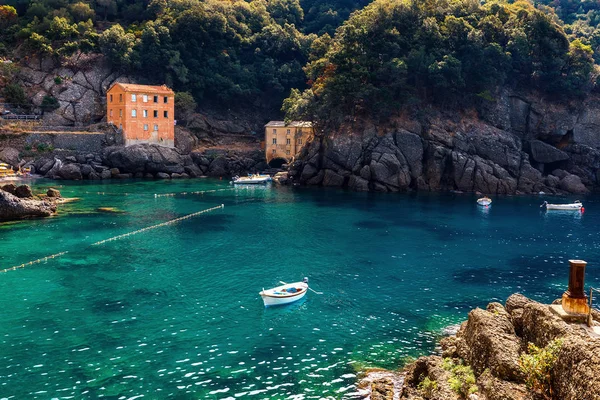 Pequeña bahía en San Fruttuoso, Italia . — Foto de Stock