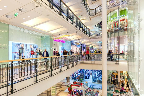 Palladium shopping mall interiör Visa. — Stockfoto