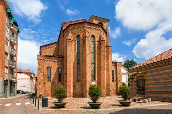 Stary Ceglany Kościół Katolicki San Domenico Małym Rynku Alba Piemont — Zdjęcie stockowe