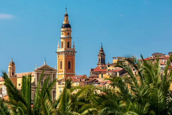 Campanario Basílica Saint Michel Archange Bajo Cielo Azul Visto Través — Foto de Stock