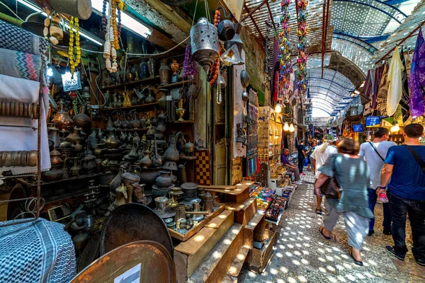 Jerusalem Israel Julho 2018 Pessoas Mercado Entre Pequenas Lojas Souvenirs — Fotografia de Stock