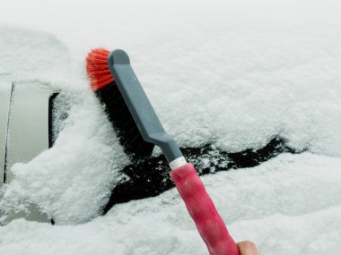 Kirli araba Kışın kar ile kaplı