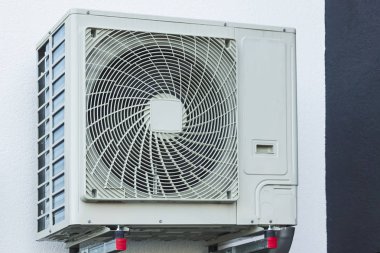 Klima açık birim duvara yakın çekim içinde görüntülenen yüklü