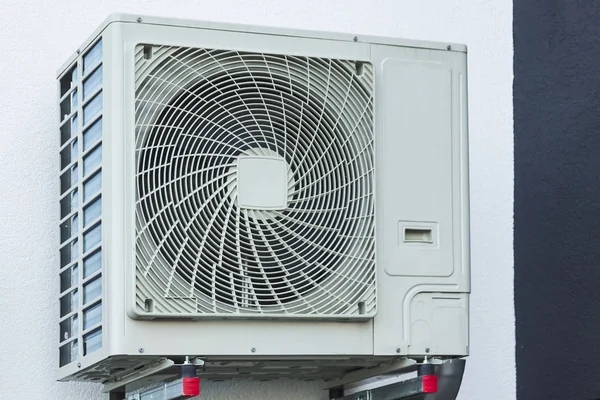 Air Conditioner Outdoor Unit Installed Wall Viewed Close — Stock Photo, Image