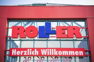 Heuchelheim, Almanya - 25 Mart 2018: Bir mağaza silindir logo. Silindir Gelsenkirchen dayalı bir Alman mobilya İndirimcisi olduğunu