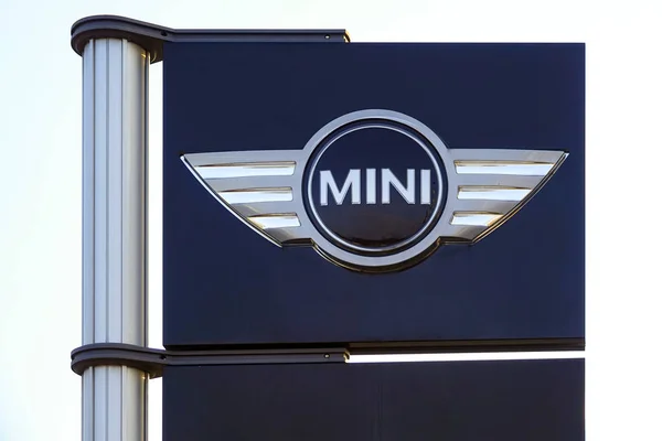 Giessen Niemcy Marca 2018 Mini Znak Mini Cooper Samochód Dealerskiej — Zdjęcie stockowe