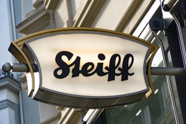 Wiesbaden, Almanya - 03 Haziran 2018: Steiff logosuna bir cephe. 1880 yılında kurulan Steiff dünyanın önde gelen high-end oyuncak ve koleksiyonlar üreticisidir.
