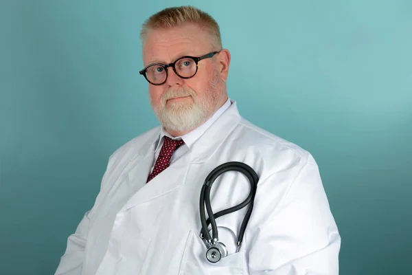 Ωριμάσει Αυτοπεποίθηση Καυκάσιος Αρσενική Ιατρική Γιατρό Stetescope Και Λευκό Παλτό — Φωτογραφία Αρχείου