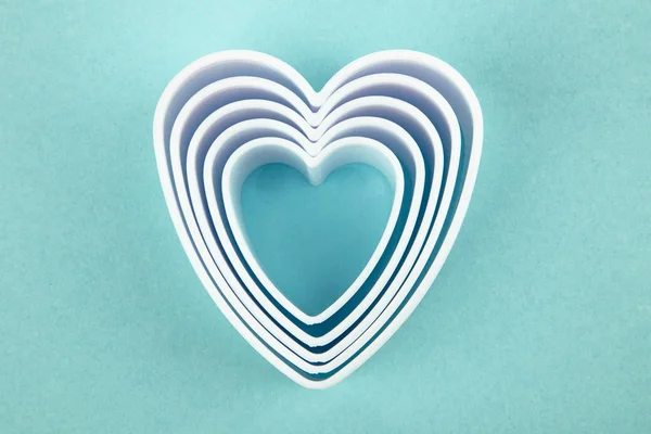 Weiße Herzen Isoliert Auf Hellblauem Hintergrund — Stockfoto