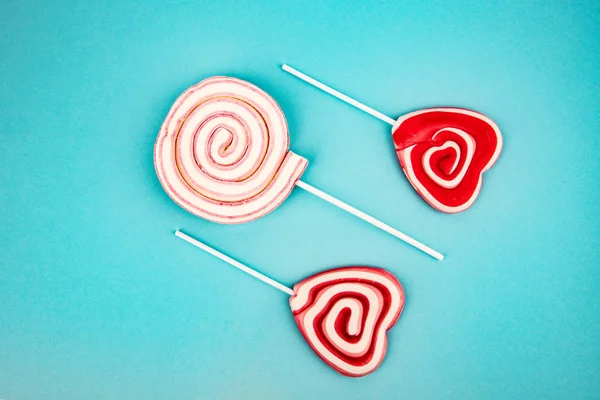 Doce Saboroso Lollipops Fundo Azul Claro — Fotografia de Stock