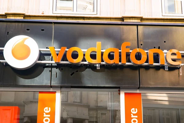 Wiesbaden Németország Június 2018 Vodafone Logo Homlokzat Vodafone Pedig Egy — Stock Fotó