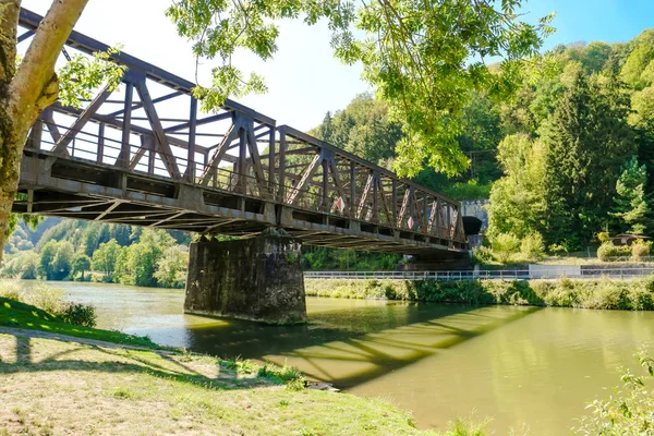 Řeku Lahn Železnou Železničního Mostu Létě — Stock fotografie