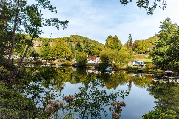 Idyllic Lahn River con campeggio — Foto Stock