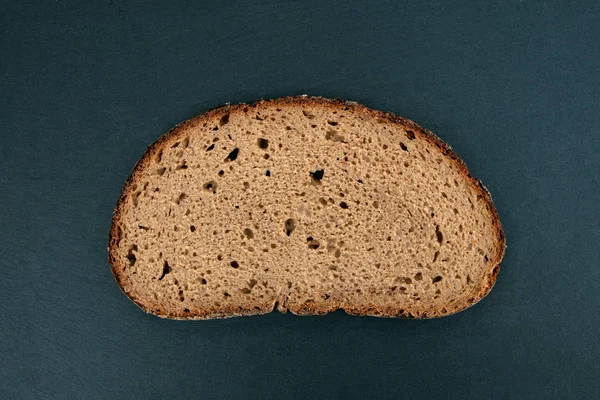 Rebanada de pan de centeno — Foto de Stock