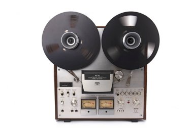WETZLAR, Almanya - Mai 1, 2020: AKAI GX 630d REEl 'den REEl Ses Kaydı' na. 1976-1978 yılları arasında Japonya 'da üretildi.