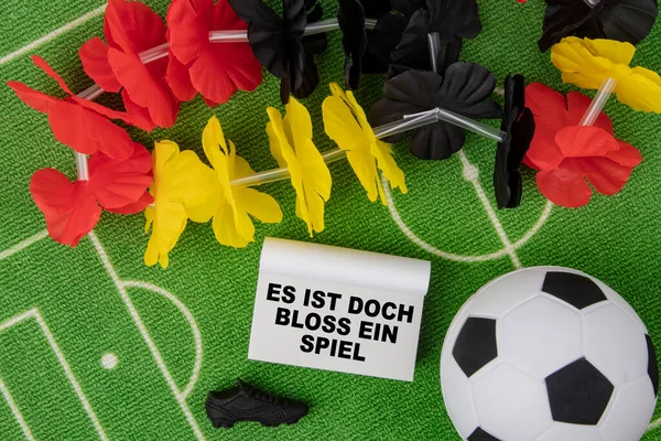 Voetbal Met Bloem Ketting Kleuren Van Duitse Vlag Kalender Ist — Stockfoto