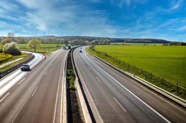 Yazın Almanya 'da otoban manzarası
