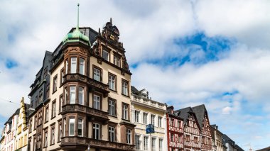 Trier, Moselle Nehri, Rhineland-Palatinate, Almanya 'daki Dom Hotel' den Tarihi Ev Cephesi