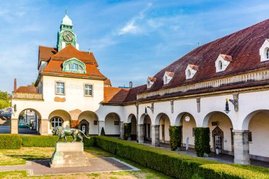 Bad Nauheim Sprudelhof - Almanya 'daki ünlü sanat yenilikçi sağlık merkezi parkı Hesse