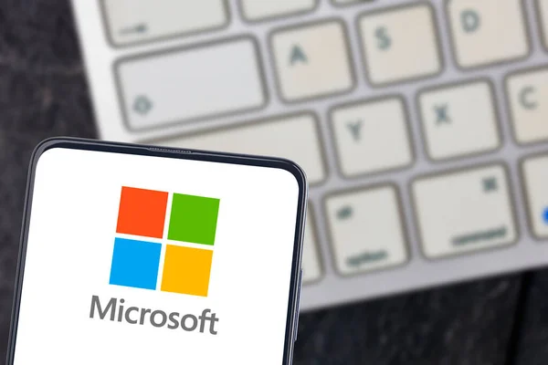 Wetzlar Deutschland 2019 Deka Microsoft Logo Auf Smartphone Mit Tastatur — Stockfoto