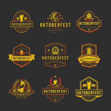 Oktoberfest etiketleri, rozetleri ve logolar bira festivali kutlama ayarla