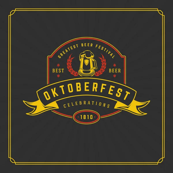 Oktoberfest Tarjeta de felicitación o folleto sobre fondo texturizado . — Vector de stock