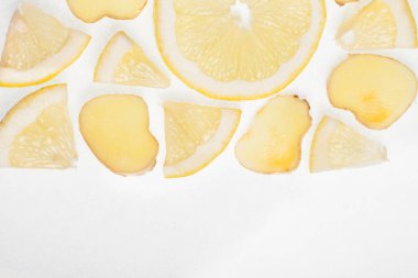 Zencefilli limon dilimleri ve kopyalama alanı