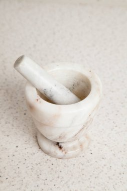 Dikey granit beyaz harç ve seçici odaklı tokmak