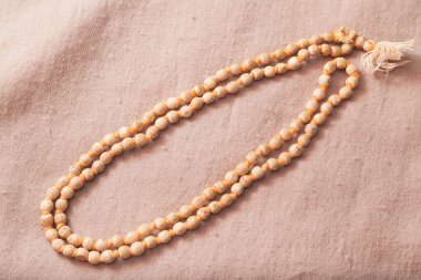 Geleneksel Hint japa malası yün dokuda boncuklar