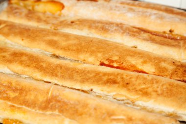 Taze pişmiş balkabağı turtasının yakın çekimi. 