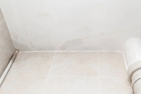 Ceiling Bathroom Damaged Flooding — Stock Photo, Image