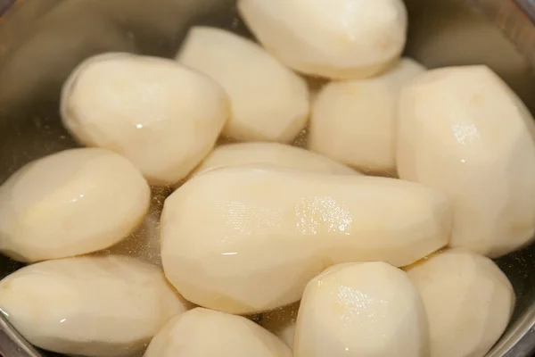 Closeup Whole Potatoes Water Selective Focus — Stock Photo, Image