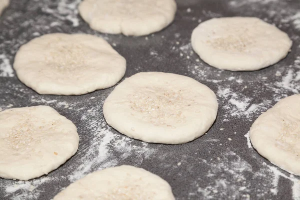 Bunch Van Bloem Deeg Bhaturas Tafel — Stockfoto