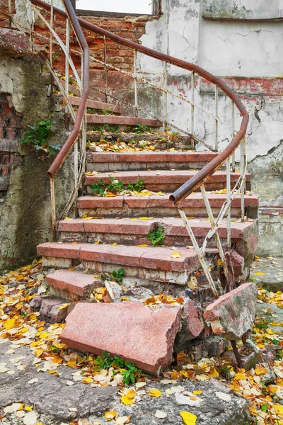 Escadas Grunhidas Abandonadas Livre Com Grades — Fotografia de Stock