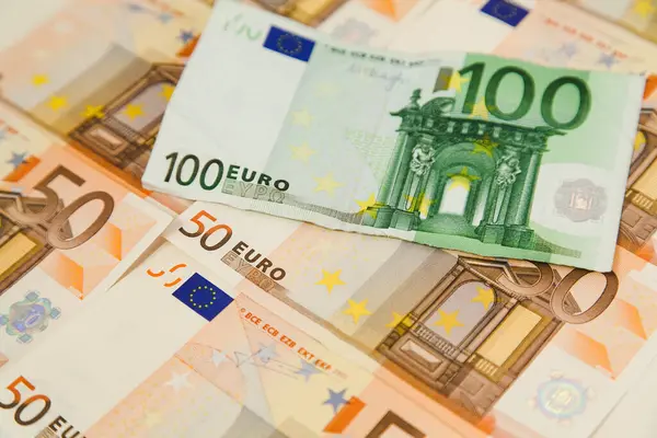 Cent Billets Euros Sur Fond Argent — Photo