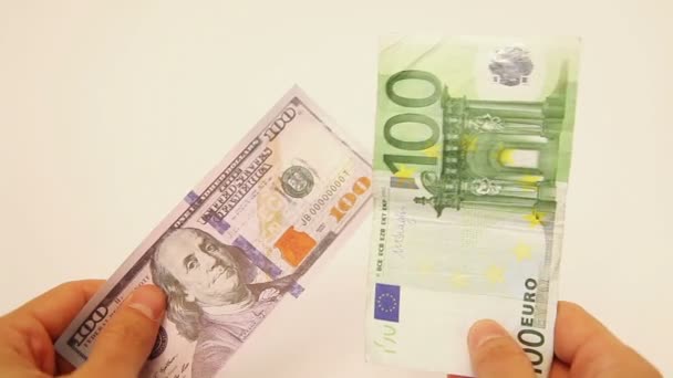 Επιλογή Μεταξύ Χαρτονομίσματος Ηπα Και Τραπεζογραμματίου Ευρώ — Αρχείο Βίντεο