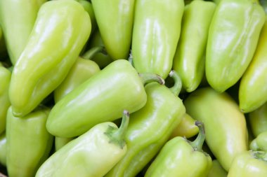 Seçici odaklı taze yeşil biber.