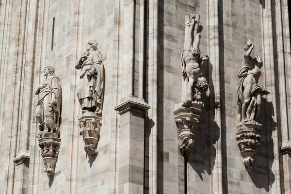 Estatuas Masculinas Pared Exterior Del Duomo Milán — Foto de Stock