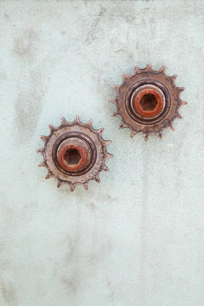 Vertical Closeup Two Rusty Gears Dirty Wall Copy Space — Stock Photo, Image