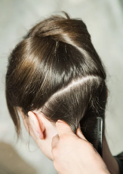 Closeup Combing Back Side Hair Part Selective Focus — Stock Photo, Image