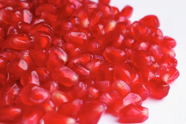 Closeup Bunch Red Pomegranate Seeds White Selective Focus — Stock Photo, Image