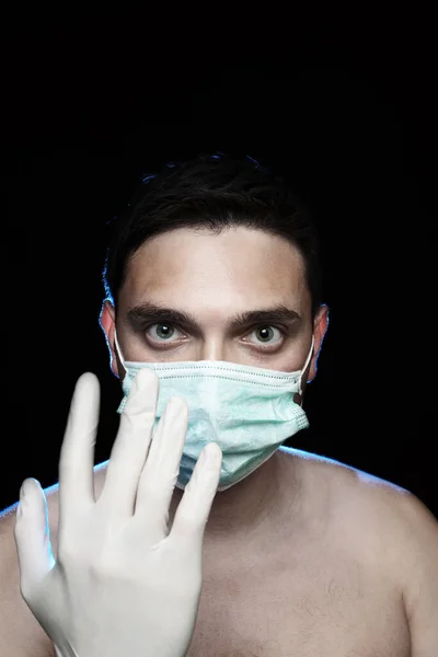 Primer Plano Del Hombre Aterrador Máscara Quirúrgica Guante Blanco Contra — Foto de Stock