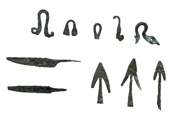 青銅の槍と矢の頭の行は 白い上に分離フック — ストック写真