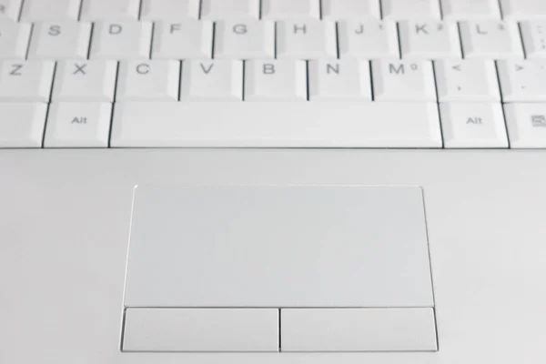 Zbliżenie Białej Klawiatury Laptopa Touchpada Selektywną Ostrością — Zdjęcie stockowe